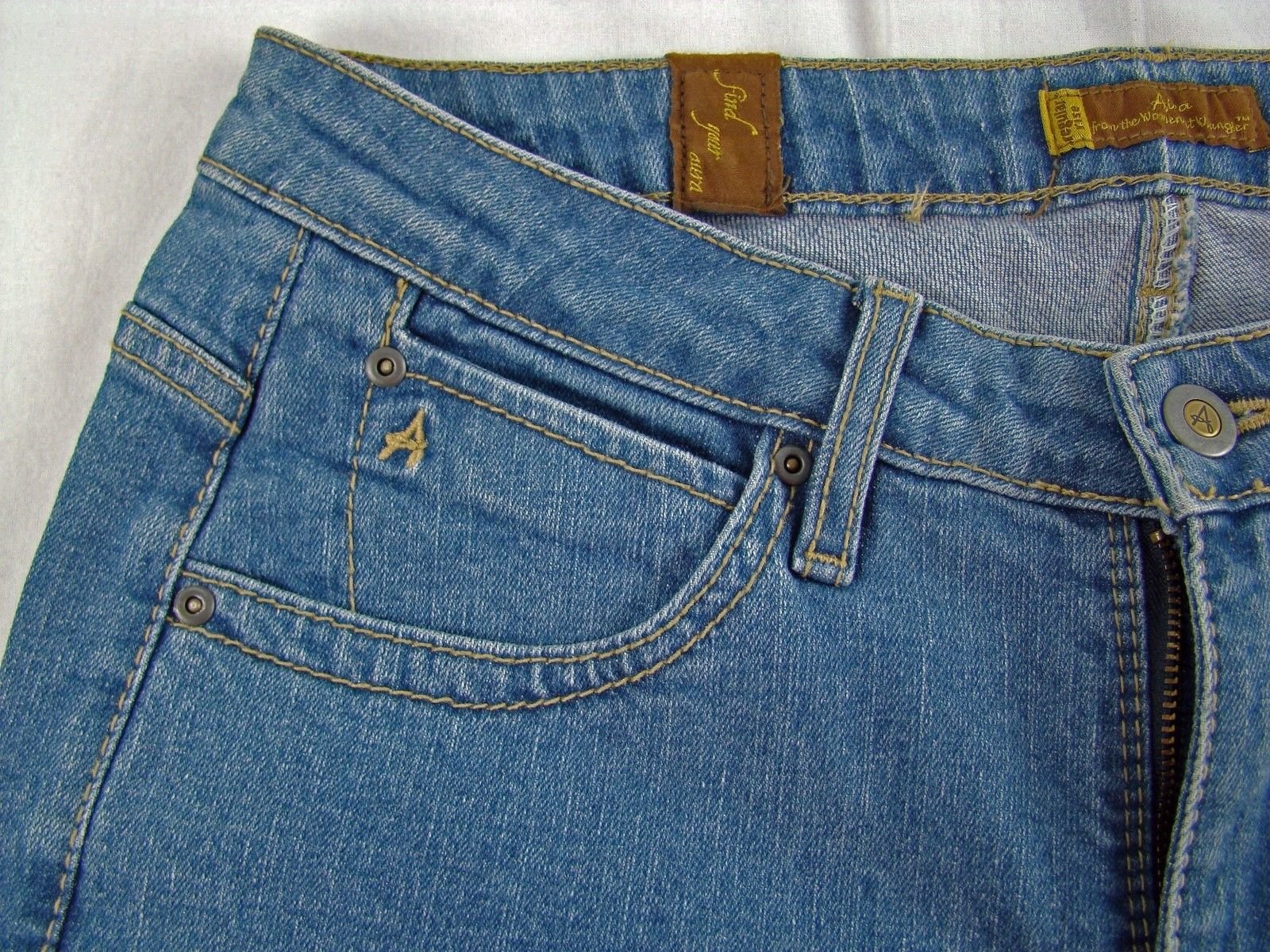 Womens NWT Wrangler Aura Jeans regular rise stretch size 4 x 30 short ...