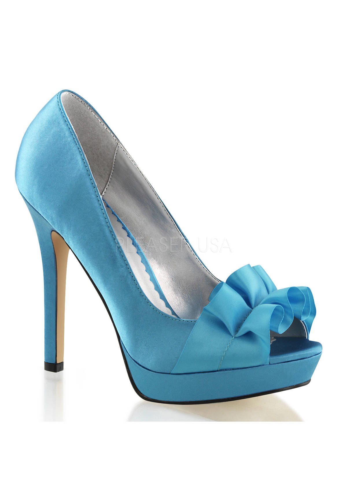 Красивые голубые туфли