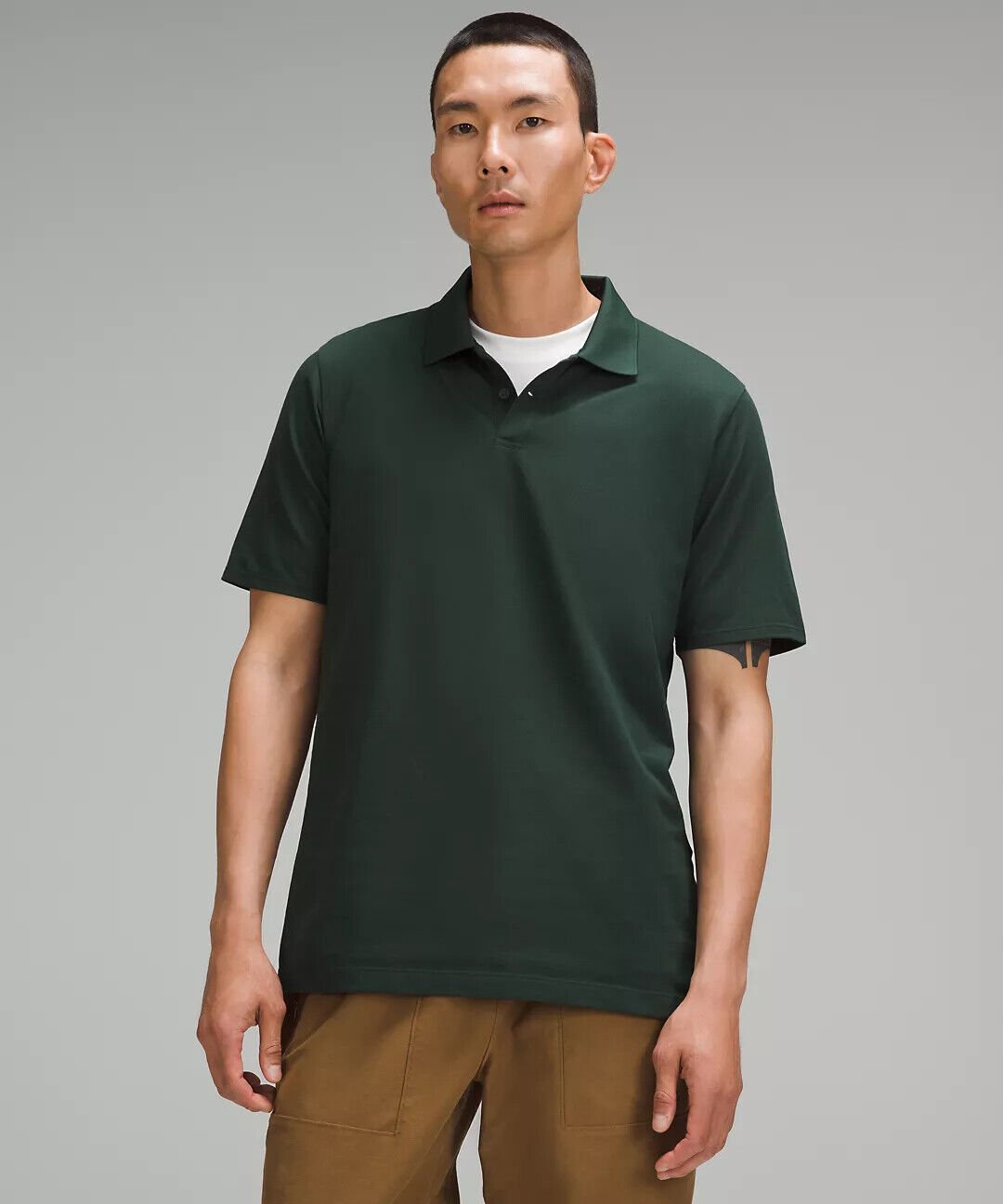 kurzärmeliges Poloshirt Lululemon Classic-Fit Pique. Wählen Sie Ihre Größe. Neu mit Etikett - Bild 12 von 21