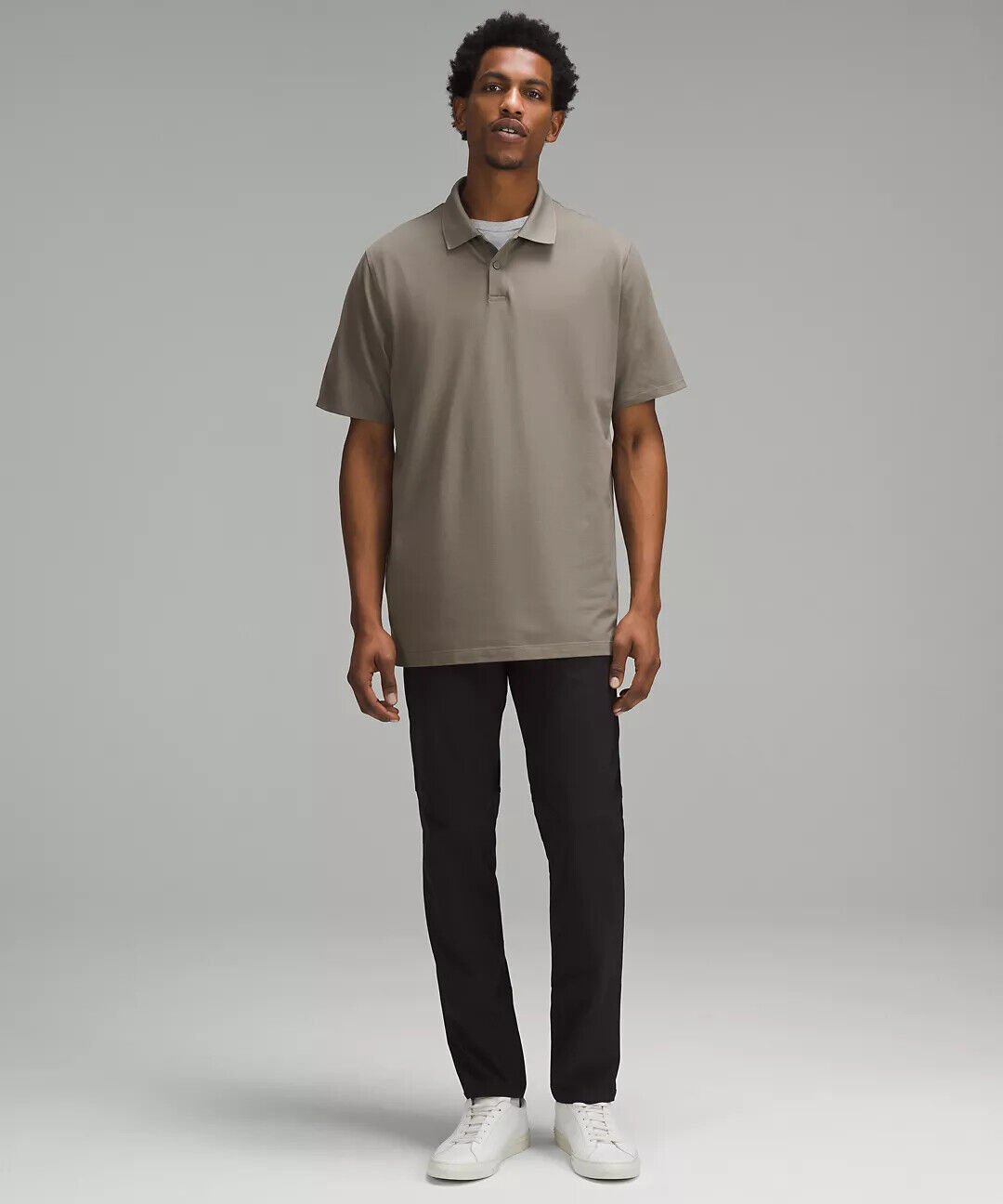 kurzärmeliges Poloshirt Lululemon Classic-Fit Pique. Wählen Sie Ihre Größe. Neu mit Etikett - Bild 8 von 21