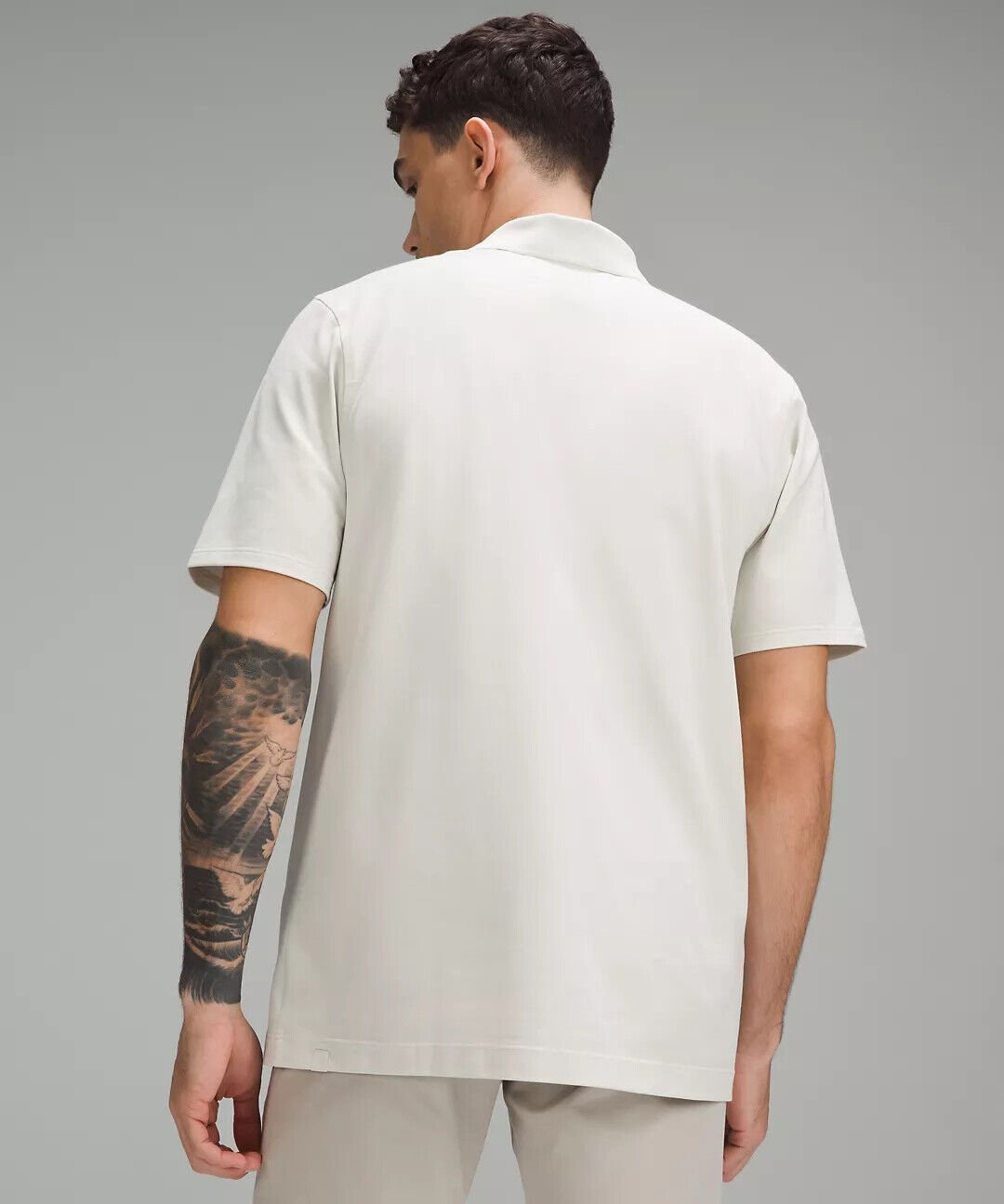 kurzärmeliges Poloshirt Lululemon Classic-Fit Pique. Wählen Sie Ihre Größe. Neu mit Etikett - Bild 19 von 21